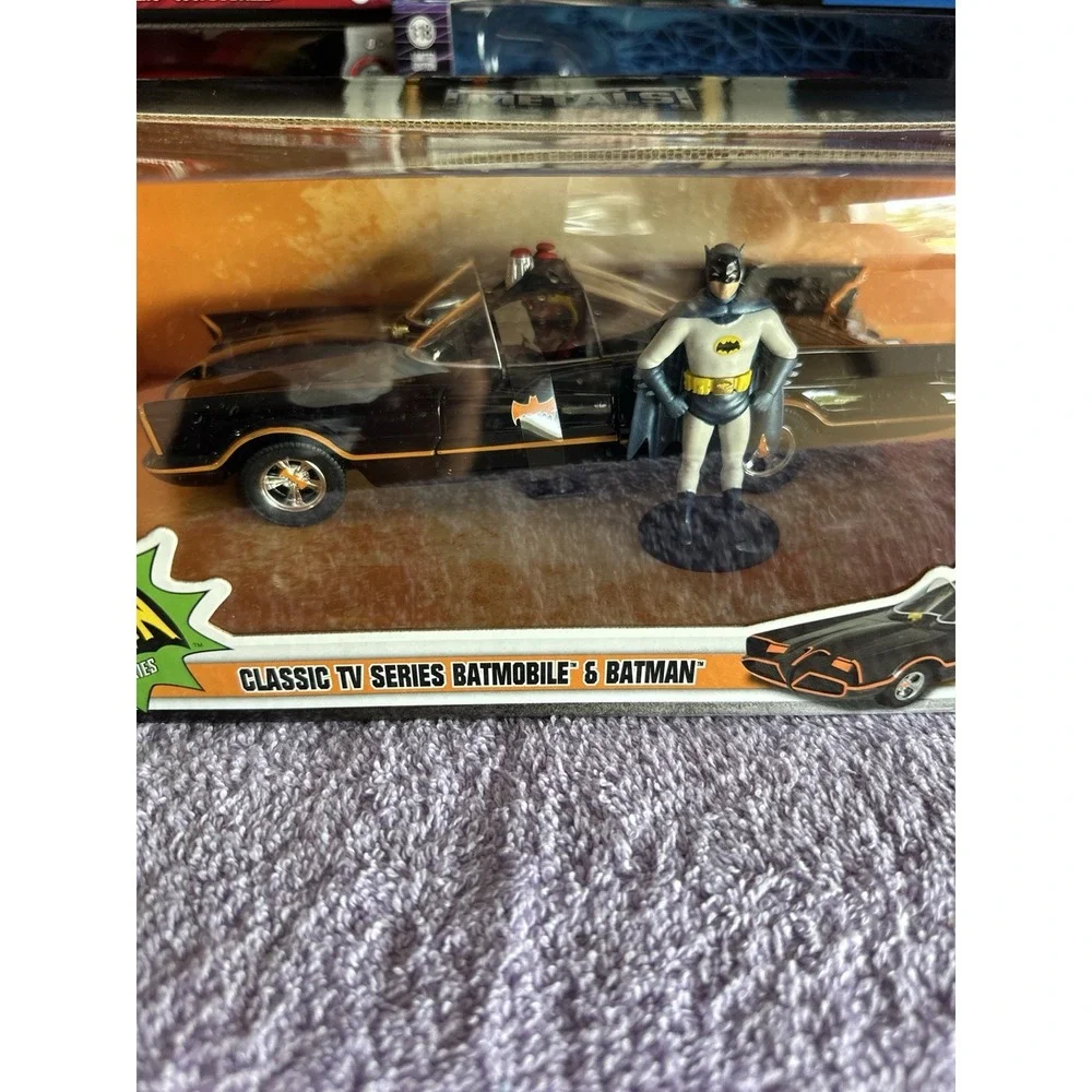 Jada Toys 31703 Batman Classic 1966 TV BATMOBILE 1 32‎ Scale Vehicle & Figure